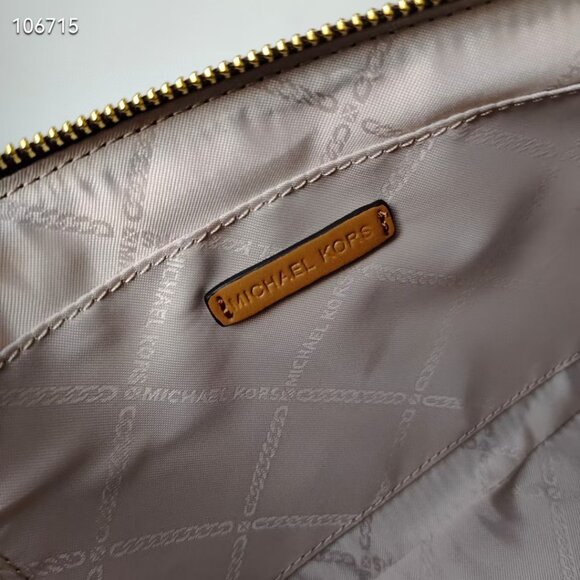 Michael Kors new women's shoulder bag - Picture 7 of 9